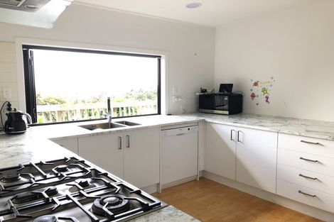 Photo of property in 947 East Coast Road, Torbay, Auckland, 0630