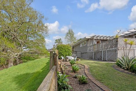 Photo of property in 34 Lochend Place, Highland Park, Auckland, 2010