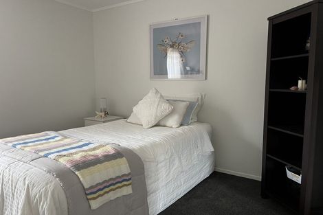 Photo of property in 8 Kindergarten Drive, Conifer Grove, Takanini, 2112