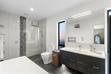 Photo of property in 5 Nancy Lane, Wanaka, 9305