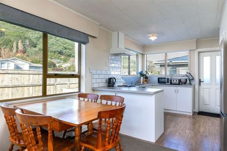 Photo of property in 131a Waikawa Road, Picton, 7220