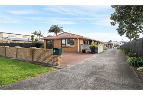 Photo of property in 1/470 Te Atatu Road, Te Atatu Peninsula, Auckland, 0610