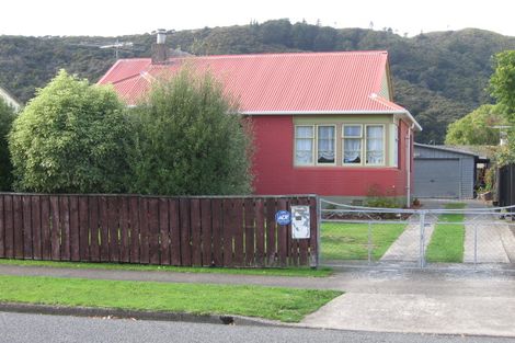 Photo of property in 32 Poole Street, Taita, Lower Hutt, 5011