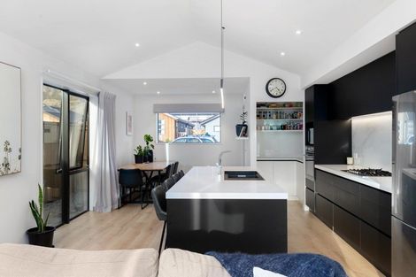 Photo of property in 8 Bale Road, Jacks Point, 9371