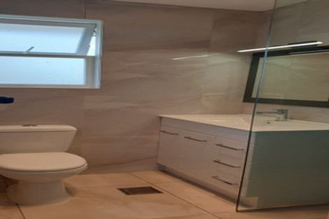 Photo of property in 2/24 Dale Crescent, Pakuranga, Auckland, 2010