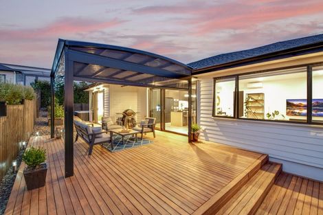 Photo of property in 22 Takurua Terrace, Orewa, 0931