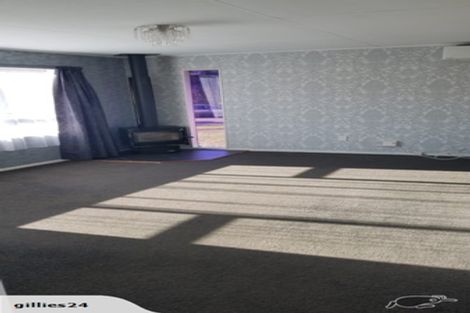 Photo of property in 18 Cumberland Place, Kelvin Grove, Palmerston North, 4414