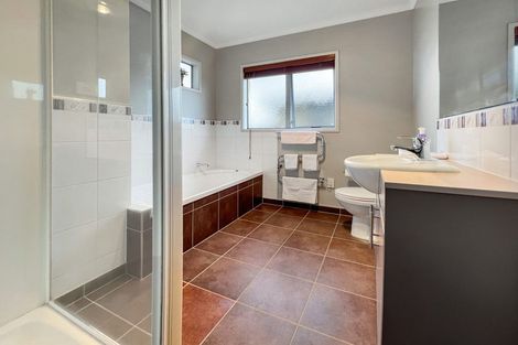 Photo of property in 36 Anchorite Way, Red Beach, 0932