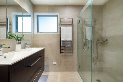 Photo of property in 3f Dallinghoe Crescent, Milford, Auckland, 0620