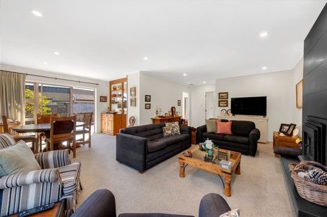 Photo of property in 6 Fielding Crescent, Farm Cove, Auckland, 2012