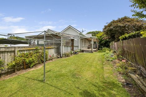Photo of property in 18 Mills Street, Eltham, 4322