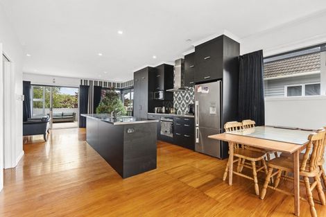 Photo of property in 37 Somerset Street, Brooklands, New Plymouth, 4310