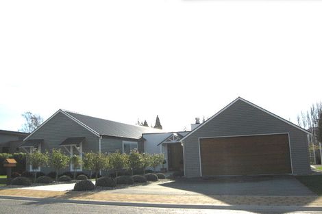 Photo of property in 28 Stonebrook Drive, Wanaka, 9305