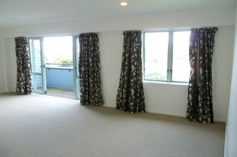 Photo of property in 1/93a Kelburn Parade, Kelburn, Wellington, 6012