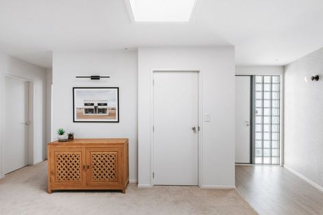 Photo of property in 94 Marine Parade, Mount Maunganui, 3116