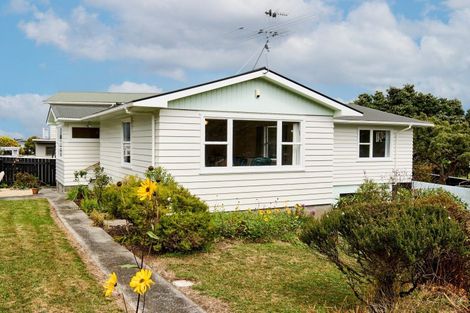 Photo of property in 16 Clematis Grove, Maungaraki, Lower Hutt, 5010