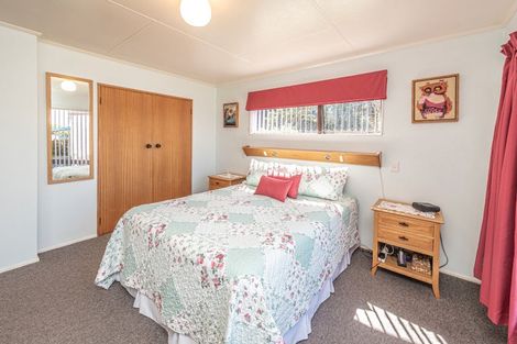 Photo of property in 18 Swinbourne Street, Waverley, 4510