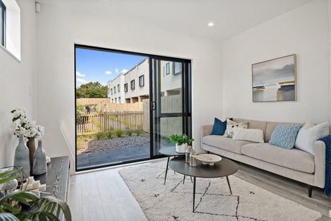 Photo of property in 8 Tokarewa Close, Mount Wellington, Auckland, 1062