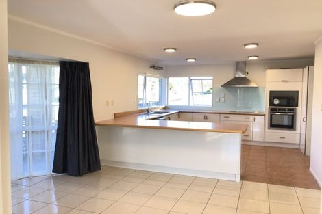 Photo of property in 70 Lagoon Way, West Harbour, Auckland, 0618