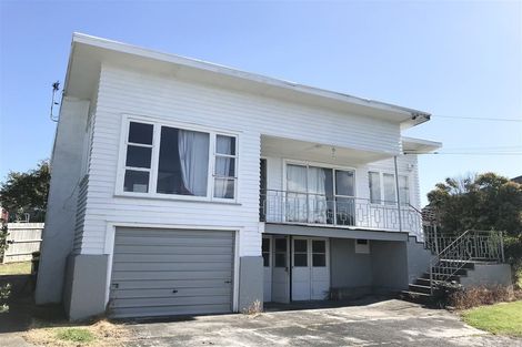 Photo of property in 2 Binsted Road, New Lynn, Auckland, 0600