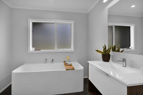 Photo of property in 7 Cross Street, Lepperton, New Plymouth, 4373