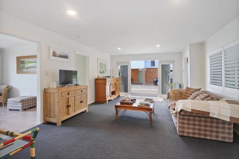 Photo of property in 16a Crispe Road, Clarks Beach, 2122