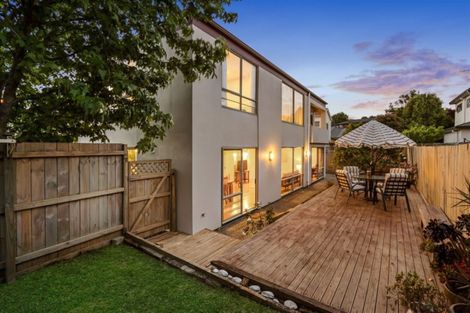 Photo of property in 5 Noel Williams Place, Windsor Park, Auckland, 0630