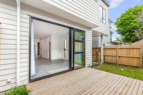Photo of property in 43c Fitzherbert Avenue, West Harbour, Auckland, 0618