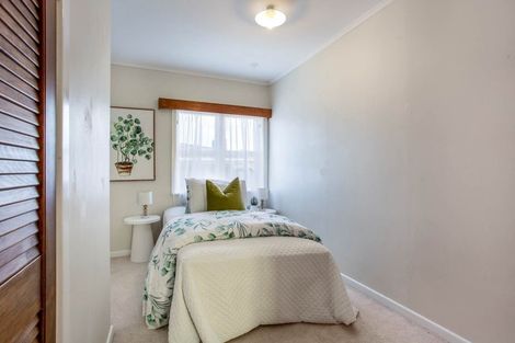 Photo of property in 10 Covil Avenue, Te Atatu South, Auckland, 0610