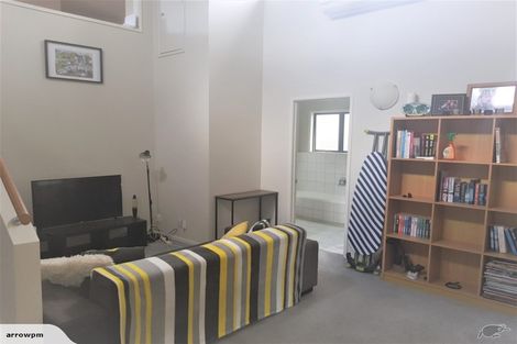 Photo of property in 31 Lorikeet Place, Unsworth Heights, Auckland, 0632