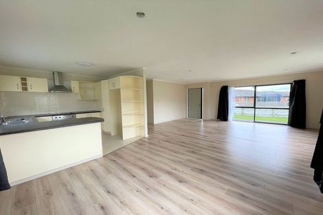 Photo of property in 104 Pitt Avenue, Clendon Park, Auckland, 2103