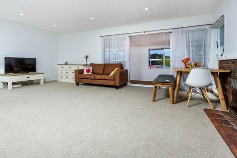 Photo of property in 134 Colwill Road, Massey, Auckland, 0614