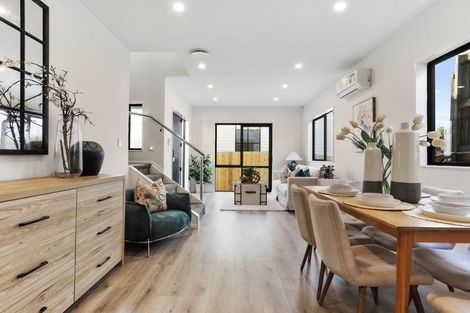 Photo of property in 6b Dalwhinnie Parade, Highland Park, Auckland, 2010