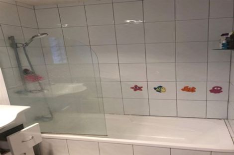 Photo of property in 17 Beverly Place, New Lynn, Auckland, 0600