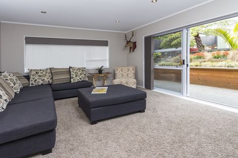 Photo of property in 56 Channing Crescent, Botany Downs, Auckland, 2010