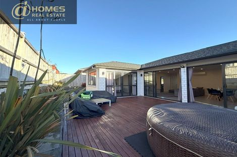 Photo of property in 12 Mamuku Drive, Massey, Auckland, 0614