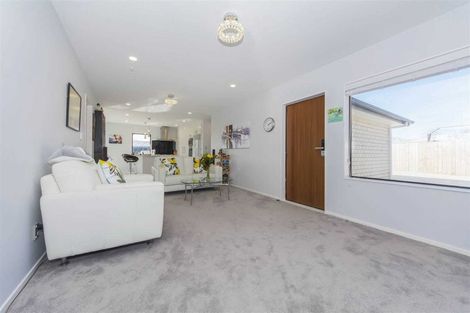 Photo of property in 71a Solar Road, Glen Eden, Auckland, 0602