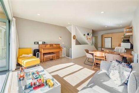 Photo of property in 5/1 Hillcrest Avenue, Hillcrest, Auckland, 0627