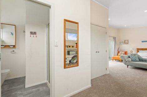 Photo of property in 37 Seaton Road, Murrays Bay, Auckland, 0630