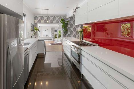 Photo of property in 77 Parkes Avenue, Saint Johns Hill, Whanganui, 4501