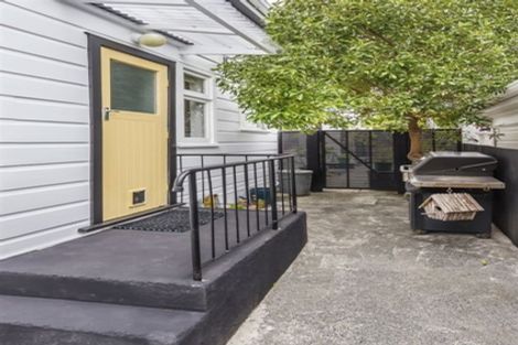 Photo of property in 42 Porritt Avenue, Mount Victoria, Wellington, 6011