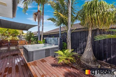 Photo of property in 27 Girvan Terrace, Wattle Downs, Auckland, 2103