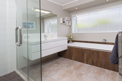 Photo of property in 56 Channing Crescent, Botany Downs, Auckland, 2010