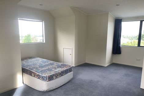 Photo of property in 3/172 Chivalry Road, Glenfield, Auckland, 0629