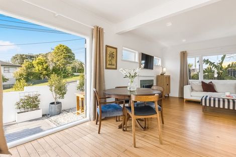 Photo of property in 1/150 East Coast Road, Forrest Hill, Auckland, 0620