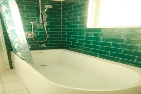 Photo of property in 1/18 Agra Crescent, Khandallah, Wellington, 6035