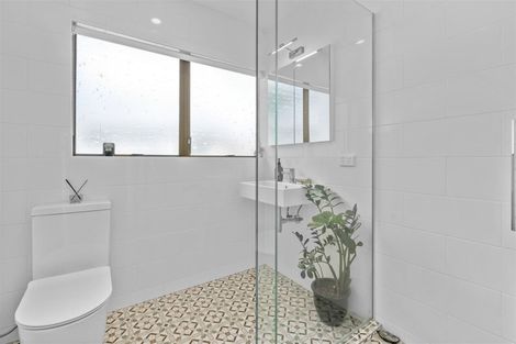 Photo of property in 2/16 Valron Road, Te Atatu South, Auckland, 0602