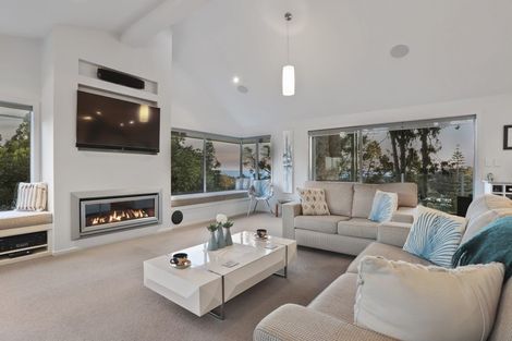 Photo of property in 9 Tinopai Road, Titirangi, Auckland, 0604