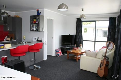 Photo of property in 16b Woodall Place, Totara Vale, Auckland, 0627