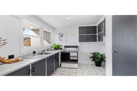 Photo of property in 24a Deller Grove, Silverstream, Upper Hutt, 5019